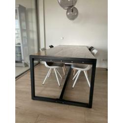 Tafel eventueel met stoelen