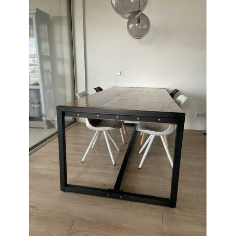 Tafel eventueel met stoelen