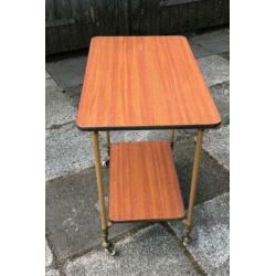 retro tv of bijzet-tafel uit de jaren 50-60 op wieltjes.