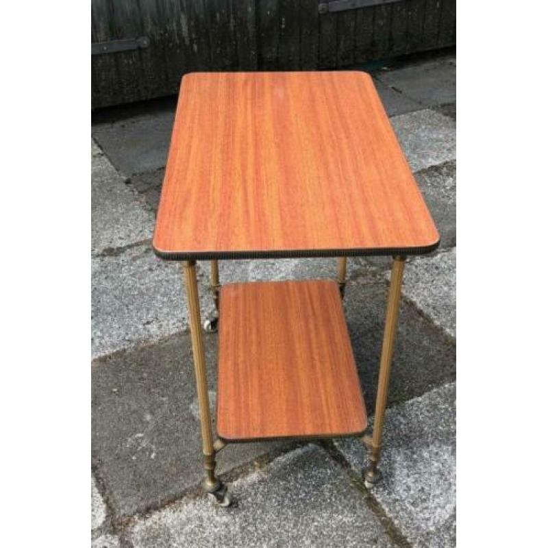 retro tv of bijzet-tafel uit de jaren 50-60 op wieltjes.