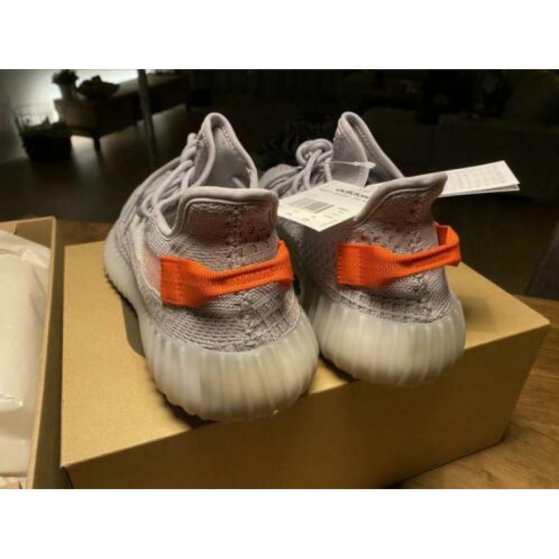 Yeezy Boost 350 V2 Tail Light Maat 44 US10