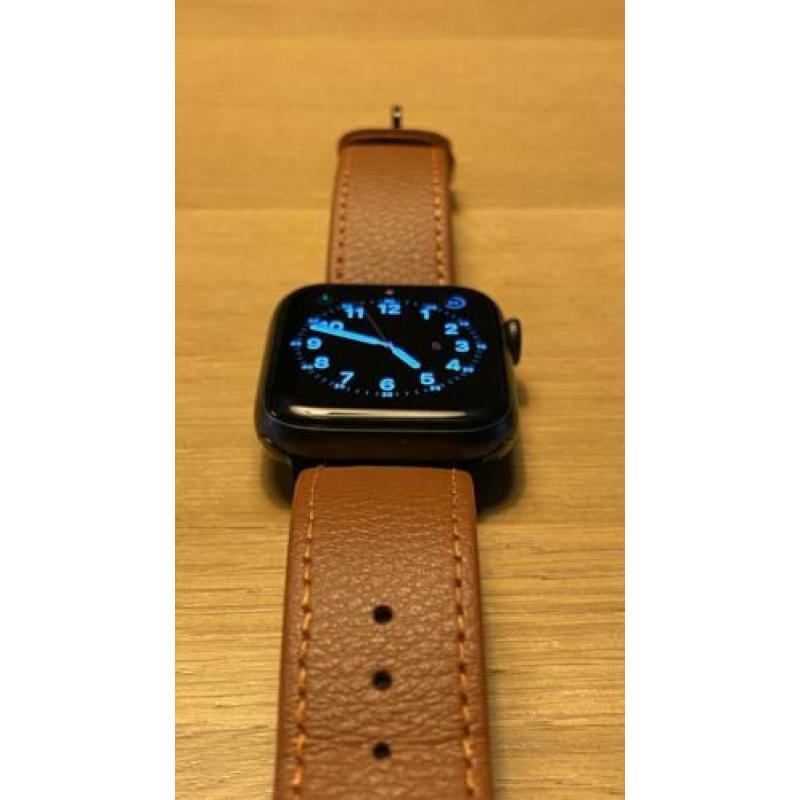 Apple Watch Series 5 / 44mm / 5 extra bandjes / Nieuwstaat