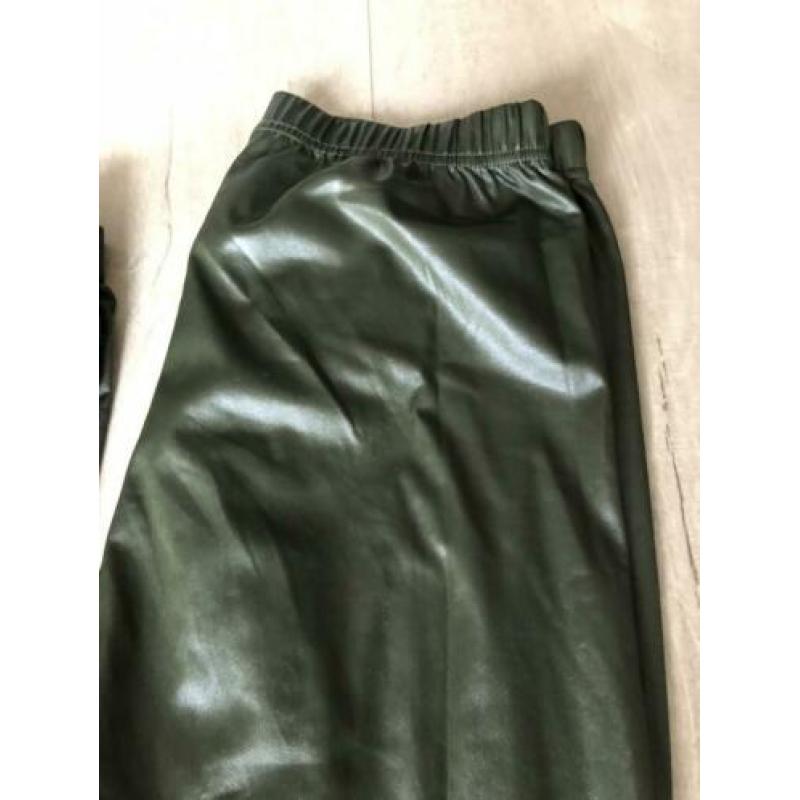 2x “leren” legging groen xl 1x Vero moda