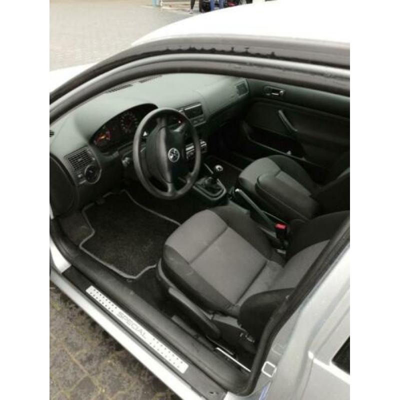 Volkswagen Golf 1.4 16v 2001 Grijs