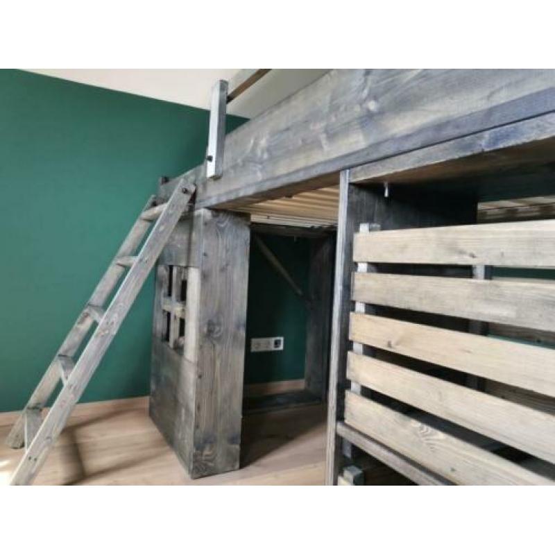 Bed , hoogslaper , gemaakt van steigerhout, diverse mogelijk