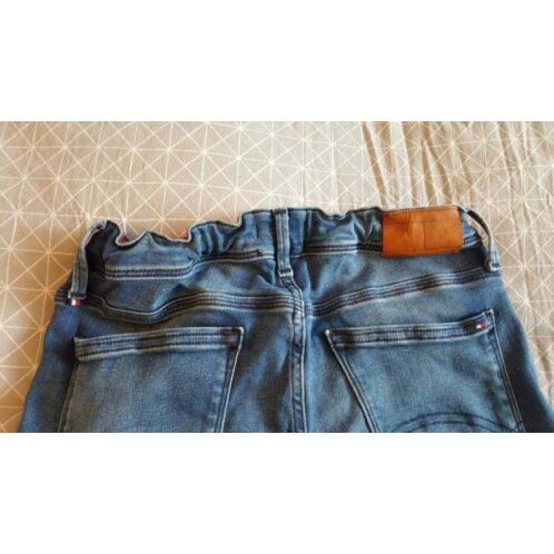 Mooie Tommy Hilfiger broek maat 164