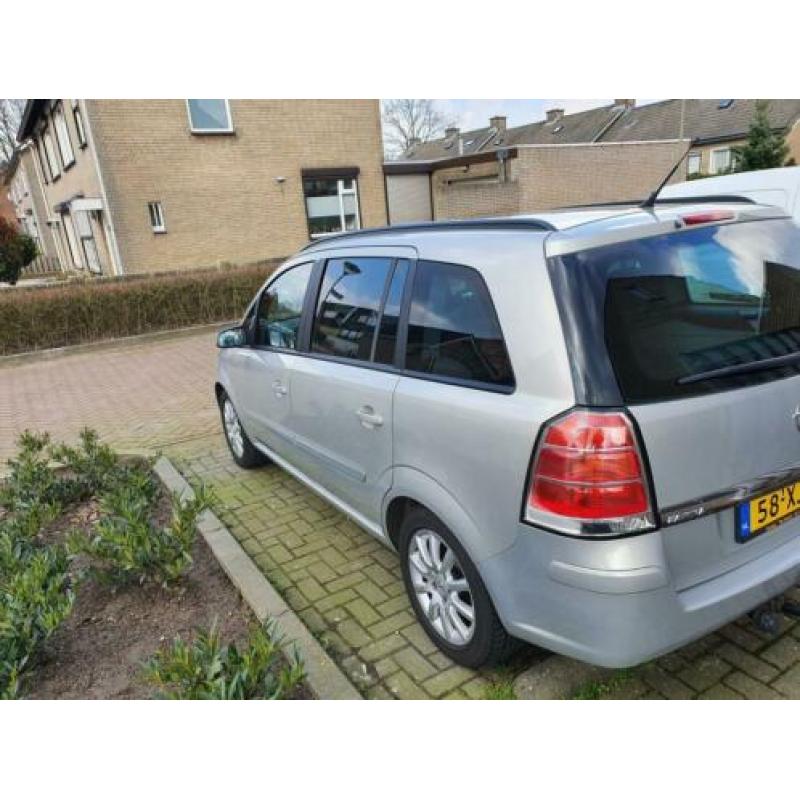 Opel Zafira 2.2 2007 Grijs