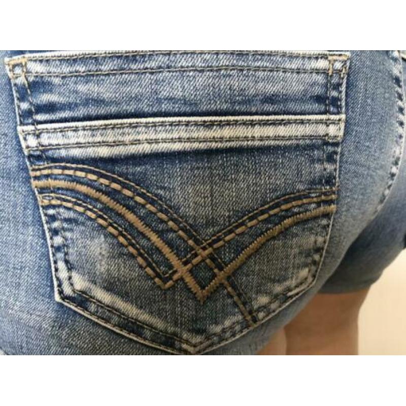Sexy hotpants met onder uitstekende tijgerprint zakken