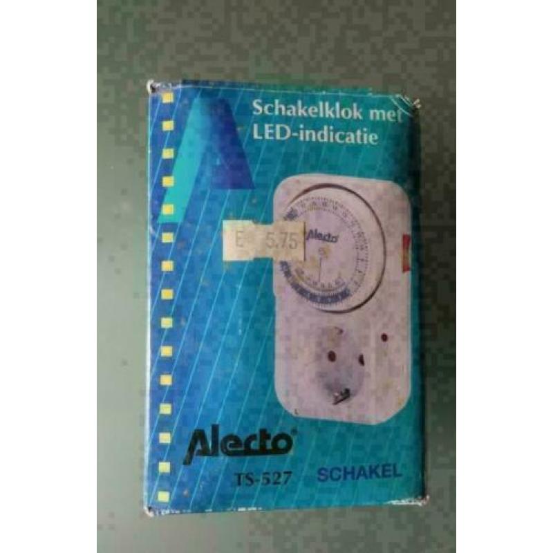 3 stuks Alecto schakelklok met led indicatie model TS-527