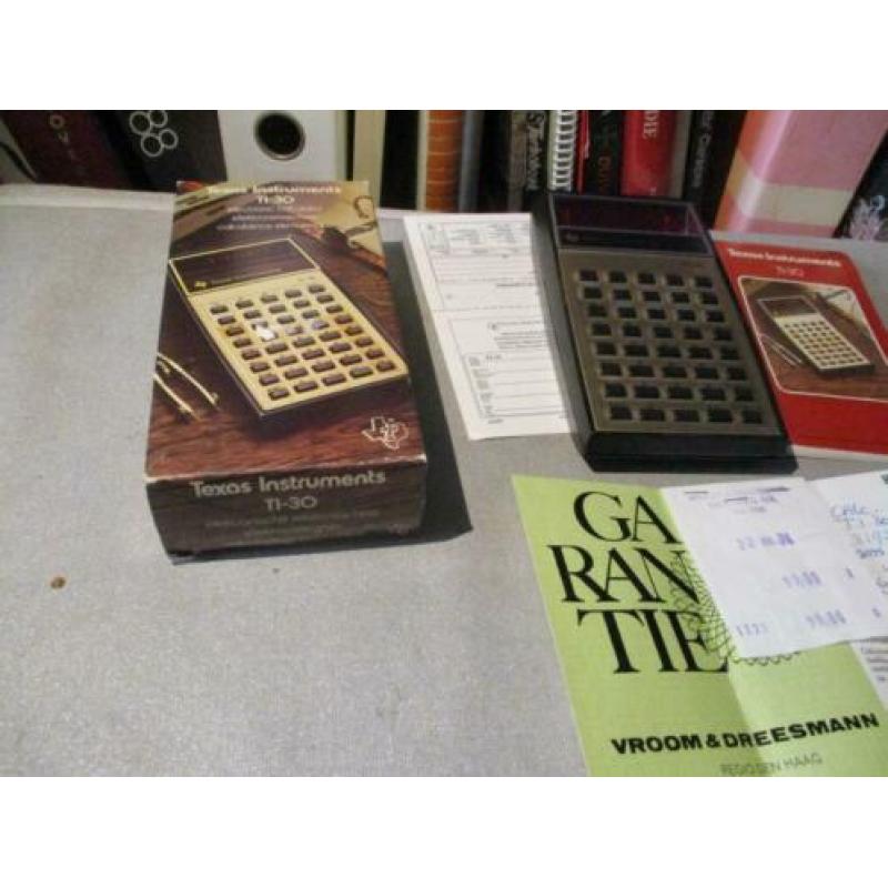 Lotje HP texas instuments TI-30 calculator rekenmachine