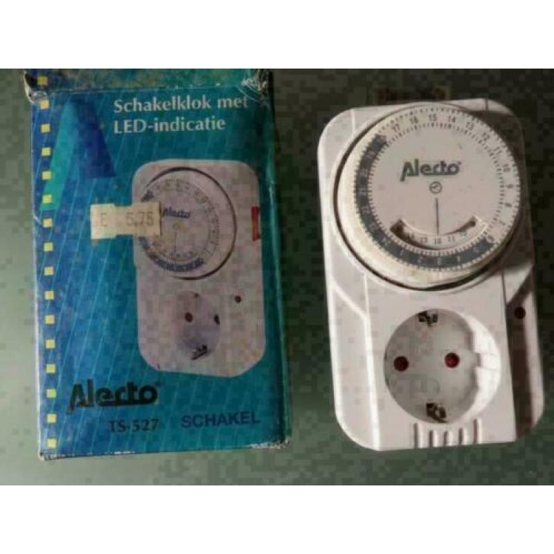 3 stuks Alecto schakelklok met led indicatie model TS-527