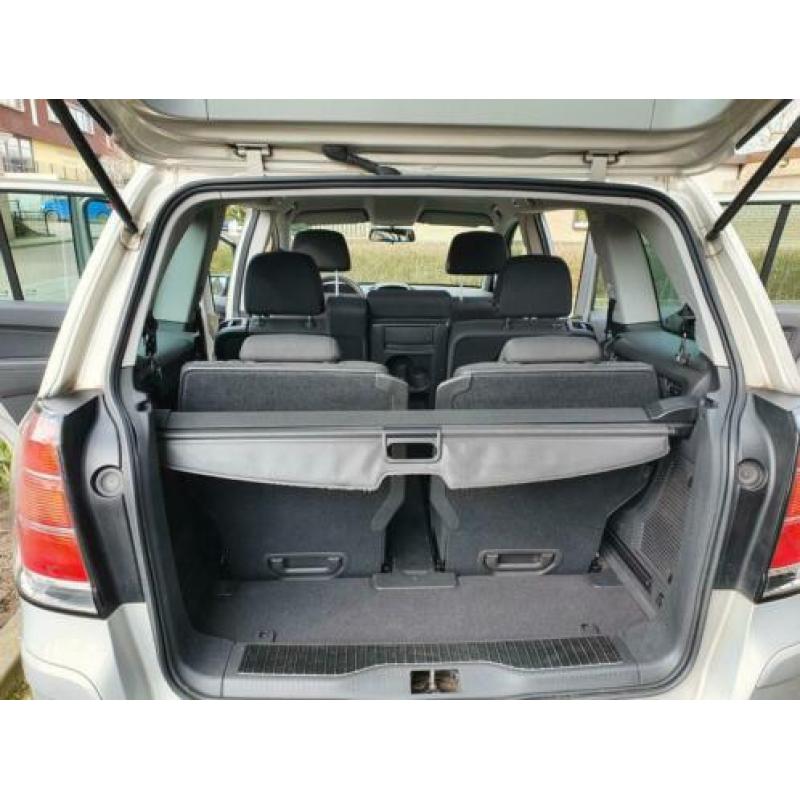 Opel Zafira 2.2 2007 Grijs