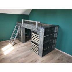Bed , hoogslaper , gemaakt van steigerhout, diverse mogelijk