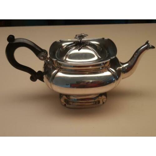 Antiek zilver theepot