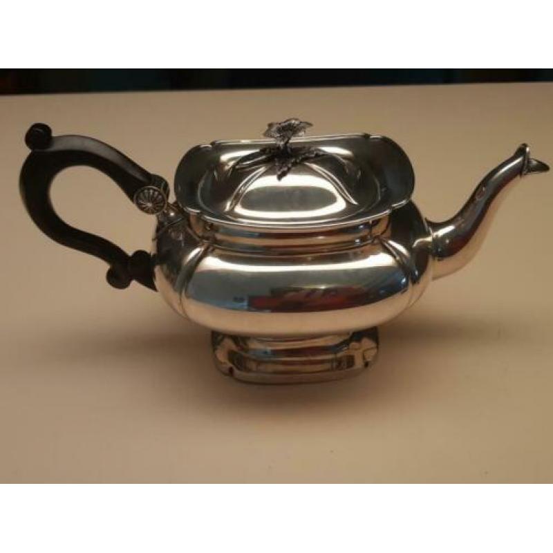 Antiek zilver theepot