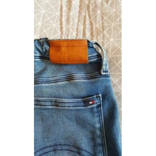Mooie Tommy Hilfiger broek maat 164