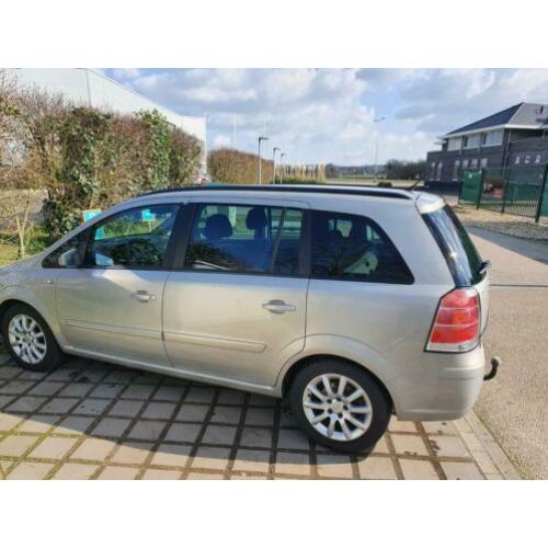 Opel Zafira 2.2 2007 Grijs