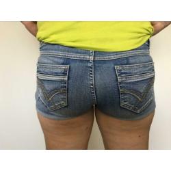 Sexy hotpants met onder uitstekende tijgerprint zakken