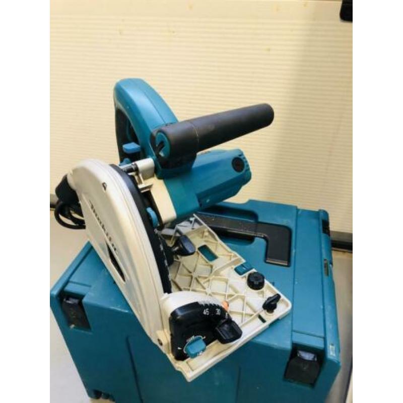 Makita invalzaag cirkelzaag SP6000 met geleider lineaal