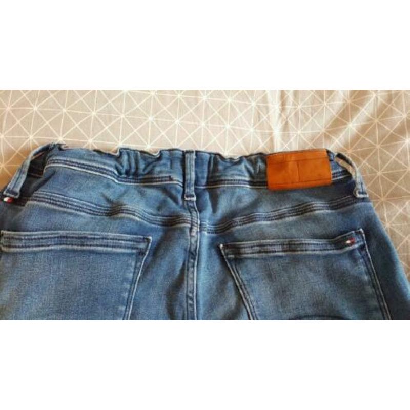 Mooie Tommy Hilfiger broek maat 164