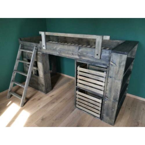 Bed , hoogslaper , gemaakt van steigerhout, diverse mogelijk