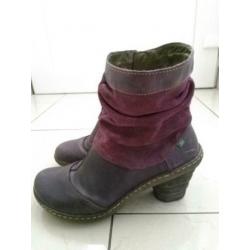 El Naturalista laarsjes, aubergine leer, maat 40
