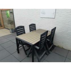 Tuin tafel +stoelen+kussens.
