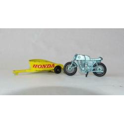 Matchbox Chevrolet Impala taxi + trailer + motorfiets