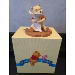 Winnie the pooh & friends "Sending hugs"