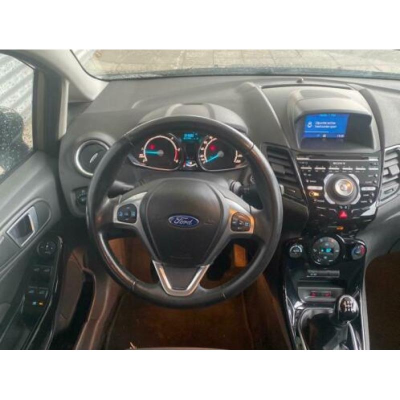 Ford Fiesta 1.6 TDCi Titanium (Climate/NAV/P.Glass/T.haak)