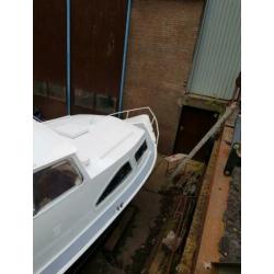 Ten broeke kruiser 760 te koop. 2019 uit het water geweest!