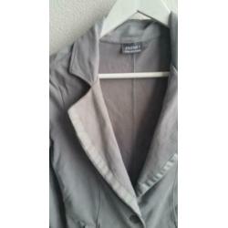 Fresh jasje maat M grijs