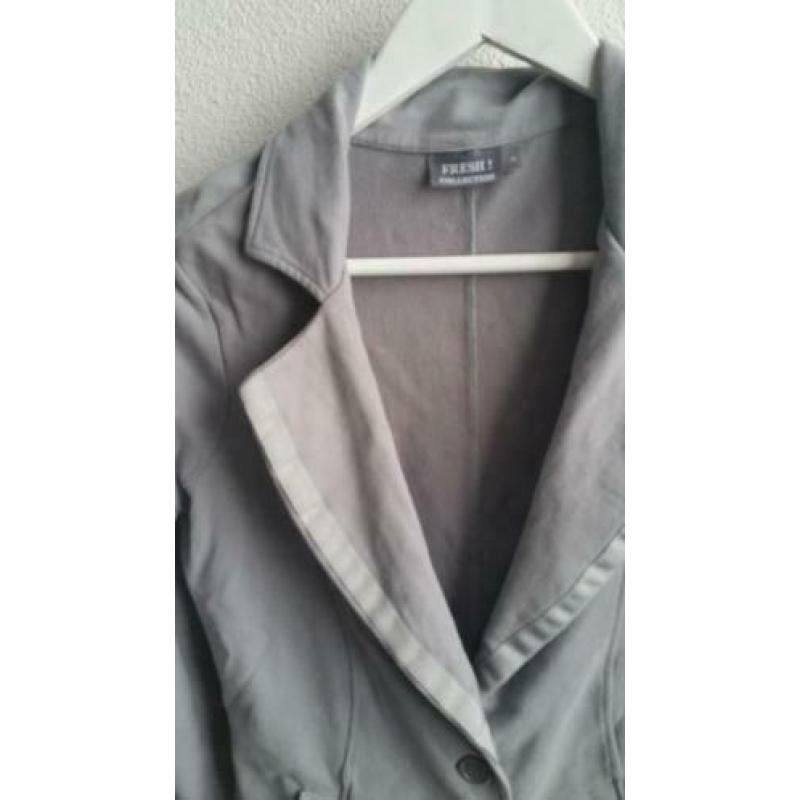 Fresh jasje maat M grijs