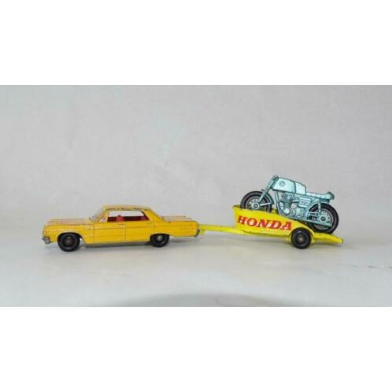 Matchbox Chevrolet Impala taxi + trailer + motorfiets