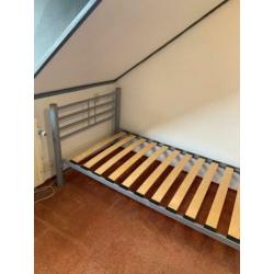 Eenpersoonsbed aluminium Incl lattenbodem