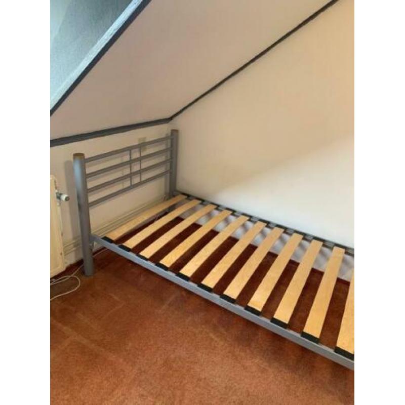 Eenpersoonsbed aluminium Incl lattenbodem