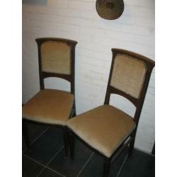2 Eettafel stoelen 100 jaar oud