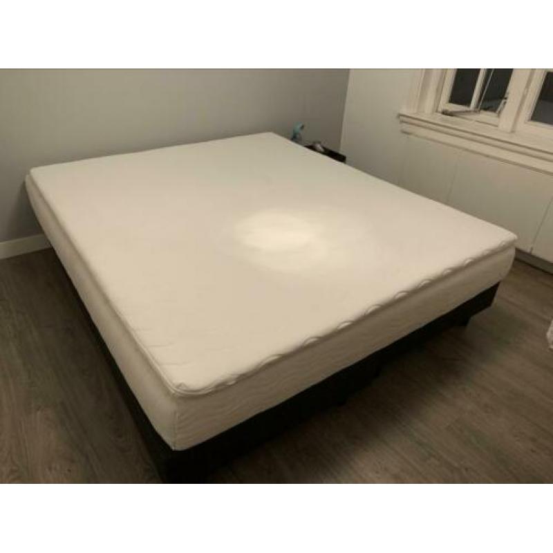 Boxspring antraciet met matras en topper