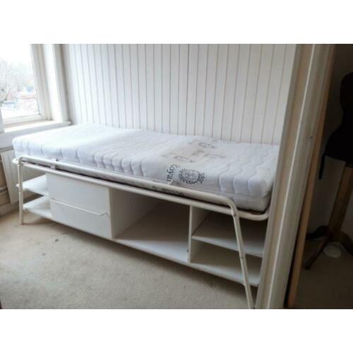 1 persoons bed, veel opbergruimte