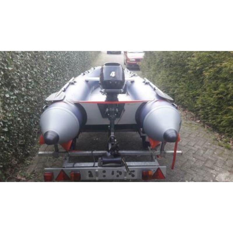 Rubberboot met 6 pk motor en trailer