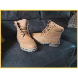 Bergschoenen maat 40 , veterschoen, stoere schoen