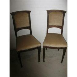 2 Eettafel stoelen 100 jaar oud