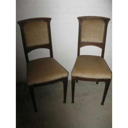 2 Eettafel stoelen 100 jaar oud