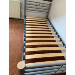 Eenpersoonsbed aluminium Incl lattenbodem