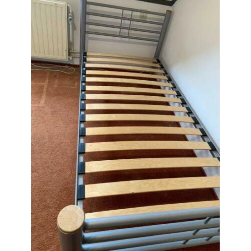 Eenpersoonsbed aluminium Incl lattenbodem