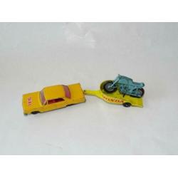 Matchbox Chevrolet Impala taxi + trailer + motorfiets