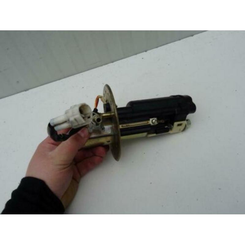 Benzine / Brandstof pomp Suzuki GSXR1000 2003-2004 K3 K4