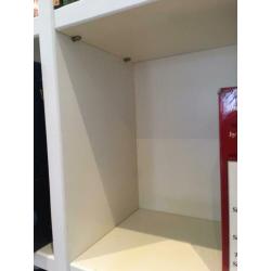 Nette witte boekenkast / vakkenkast, massief mdf