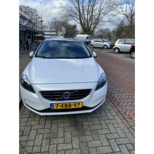Volvo V40 D4 2.0 140KW/190PK 2014 Parelmoerwit PANO DAK