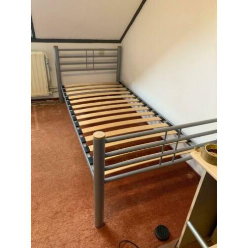 Eenpersoonsbed aluminium Incl lattenbodem